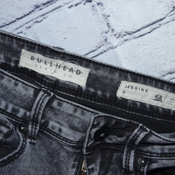 Bullhead | Acid Wash Skinny Stretch Jeans | 5 - Picture 5 of 5